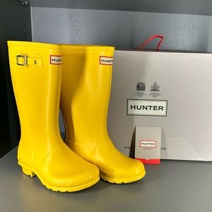 HUNTER yellow rain boots kids  Boys 2 Girls 3 worn once w/ box